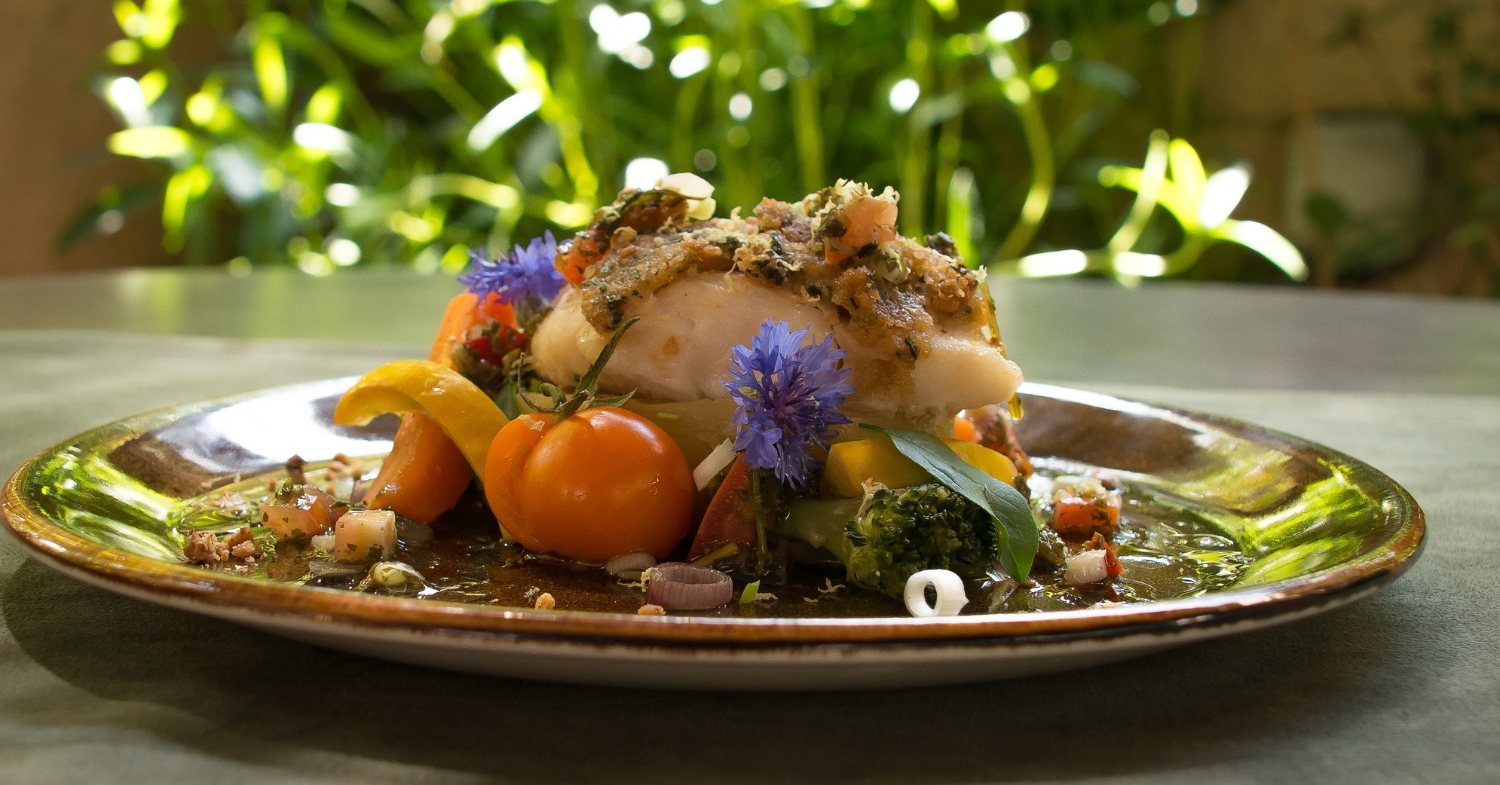 Assiette gastronomique fleurie de La Craie des Mets